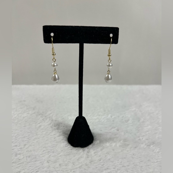 Elegant Pearl Drop Earrings - Picture 2 of 11